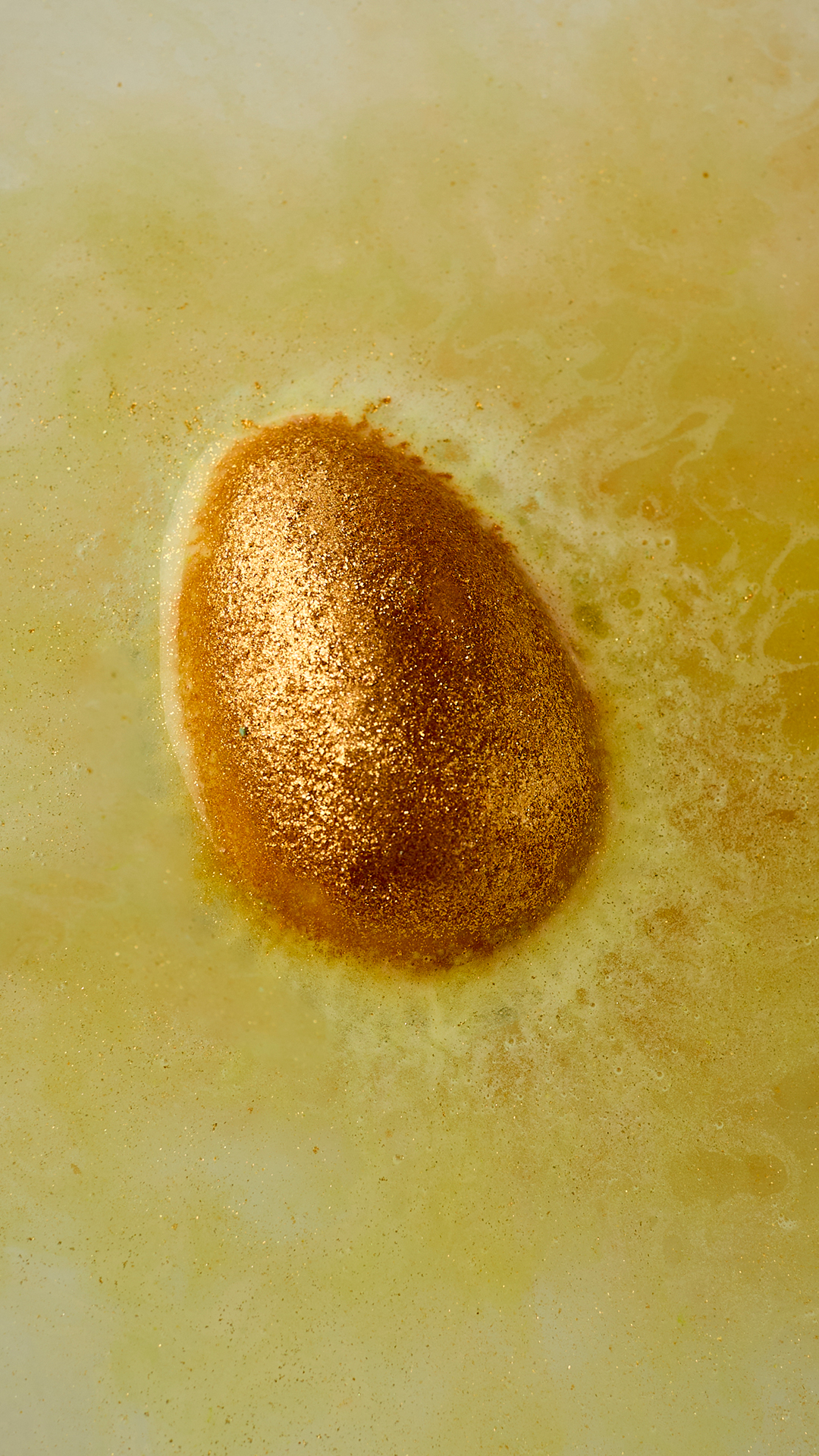 Golden Egg Bath Bomb Melt | LUSH