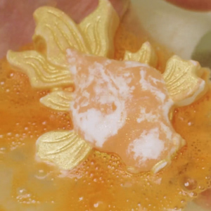 Goldfish | Bath Bomb | LUSH