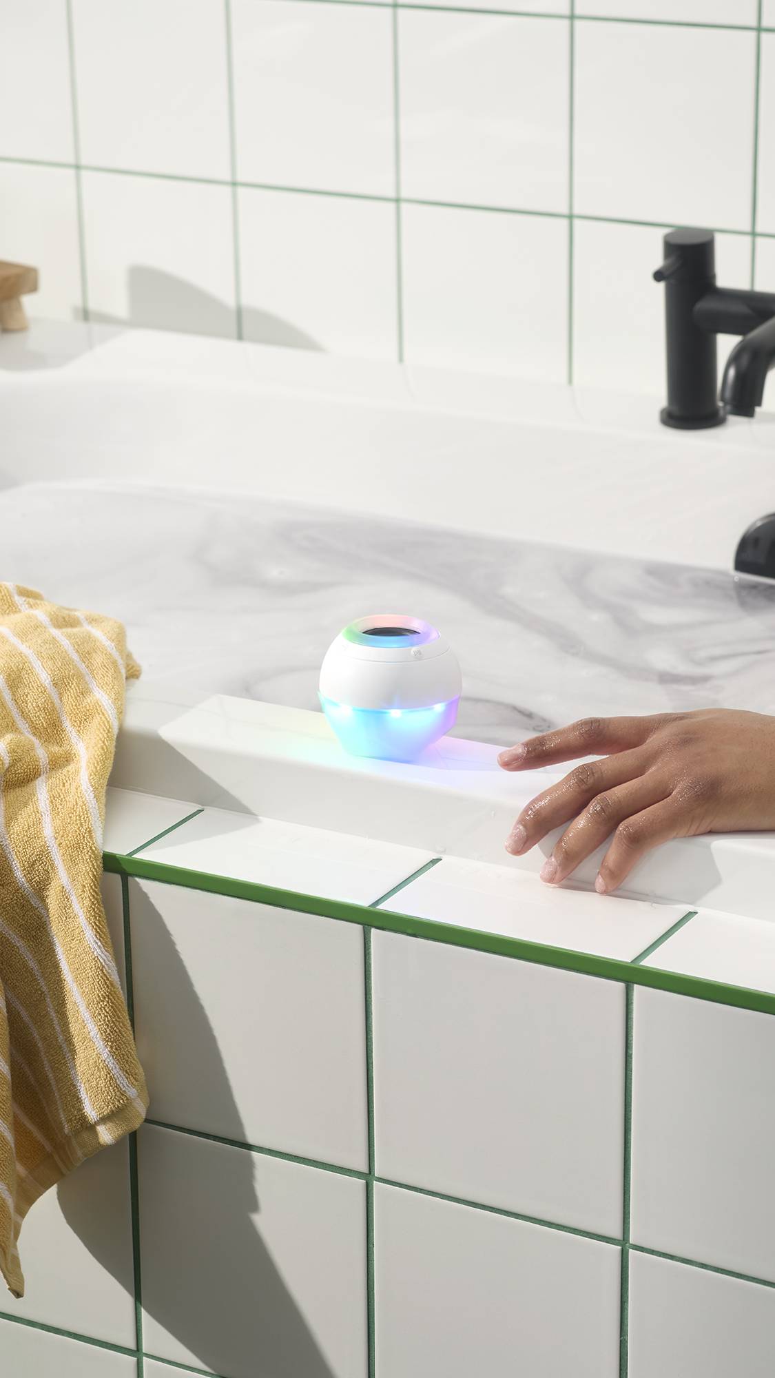 バスボット | 耐水 Bluetooth スピーカー | LUSH
