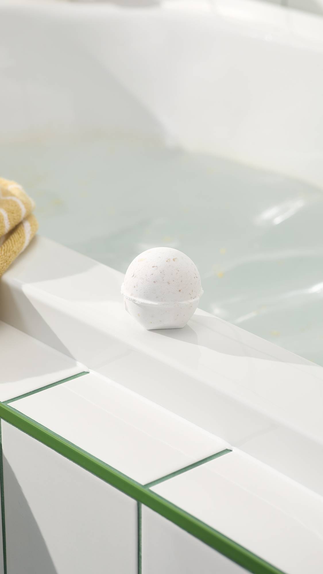 Butterball Bath Bomb | LUSH