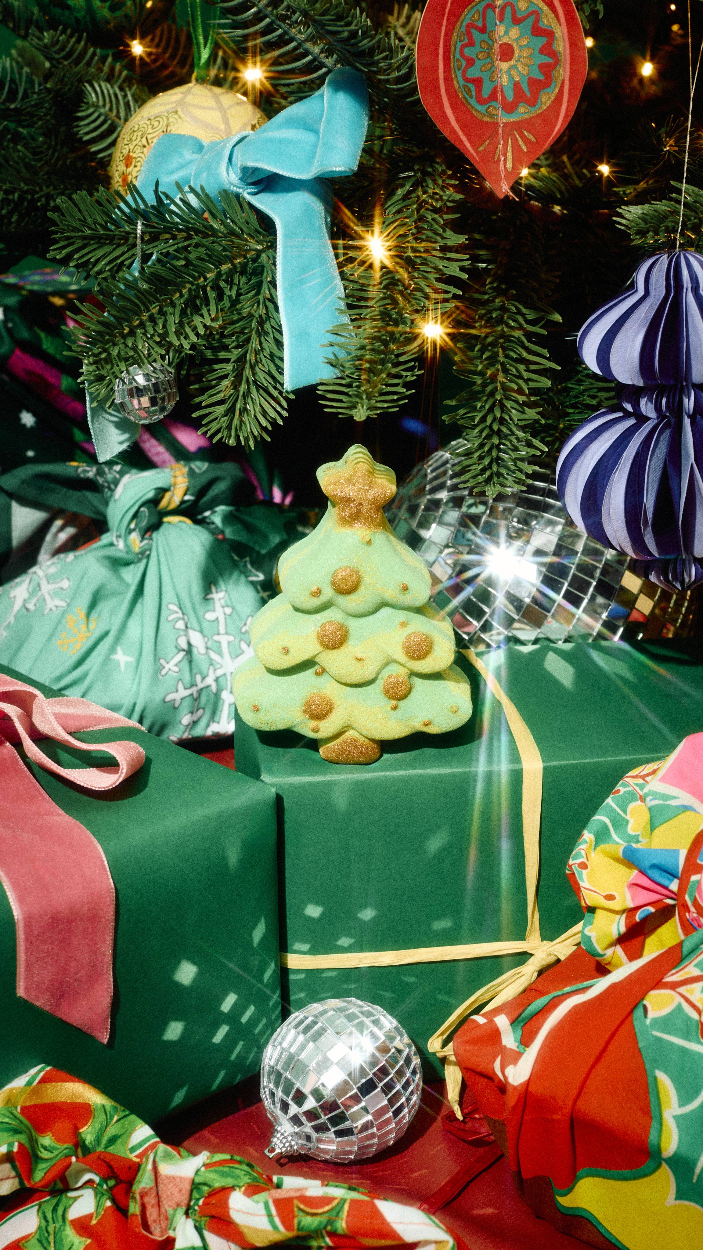 Christmas Tree Bath Bomb | LUSH