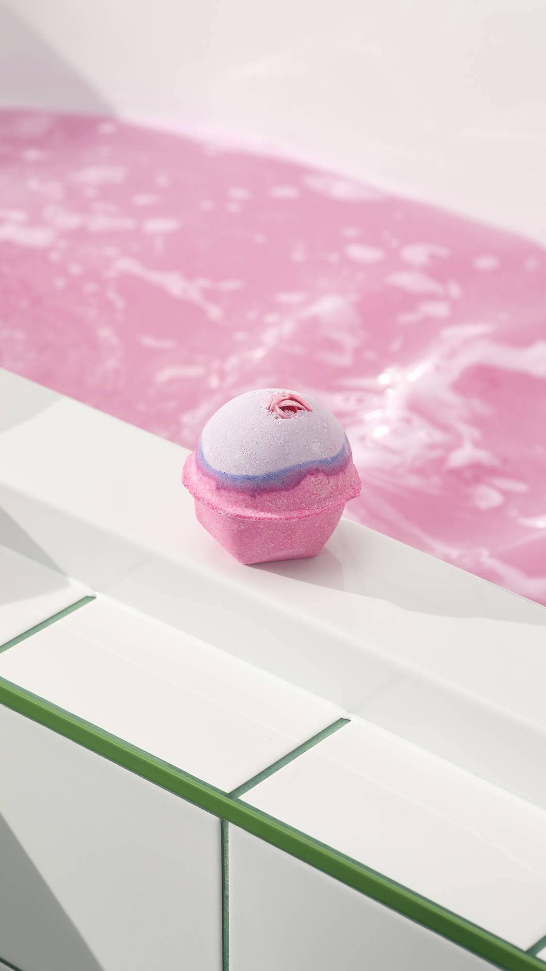 セクシー・ダイナマイト バスボム | Sex Bomb | LUSH