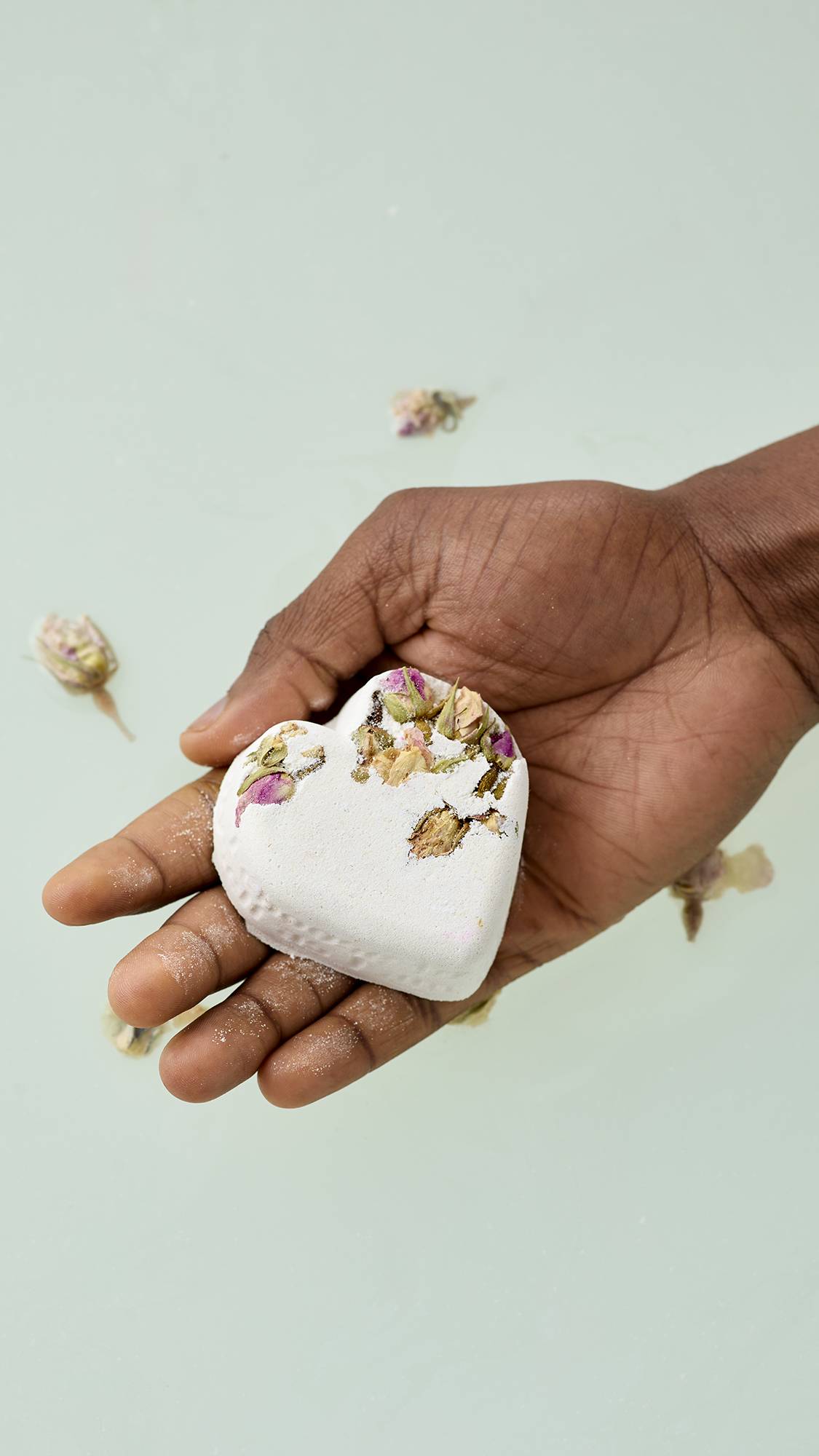 lush トゥーモアハート Tisty Tosty | Bath Bomb | LUSH