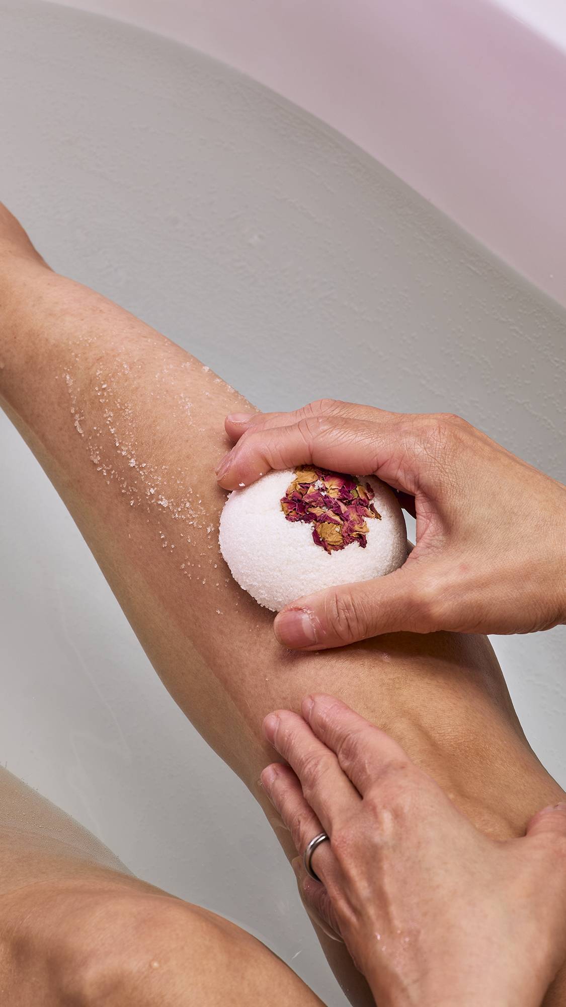 Comforter Rose Body Scrub