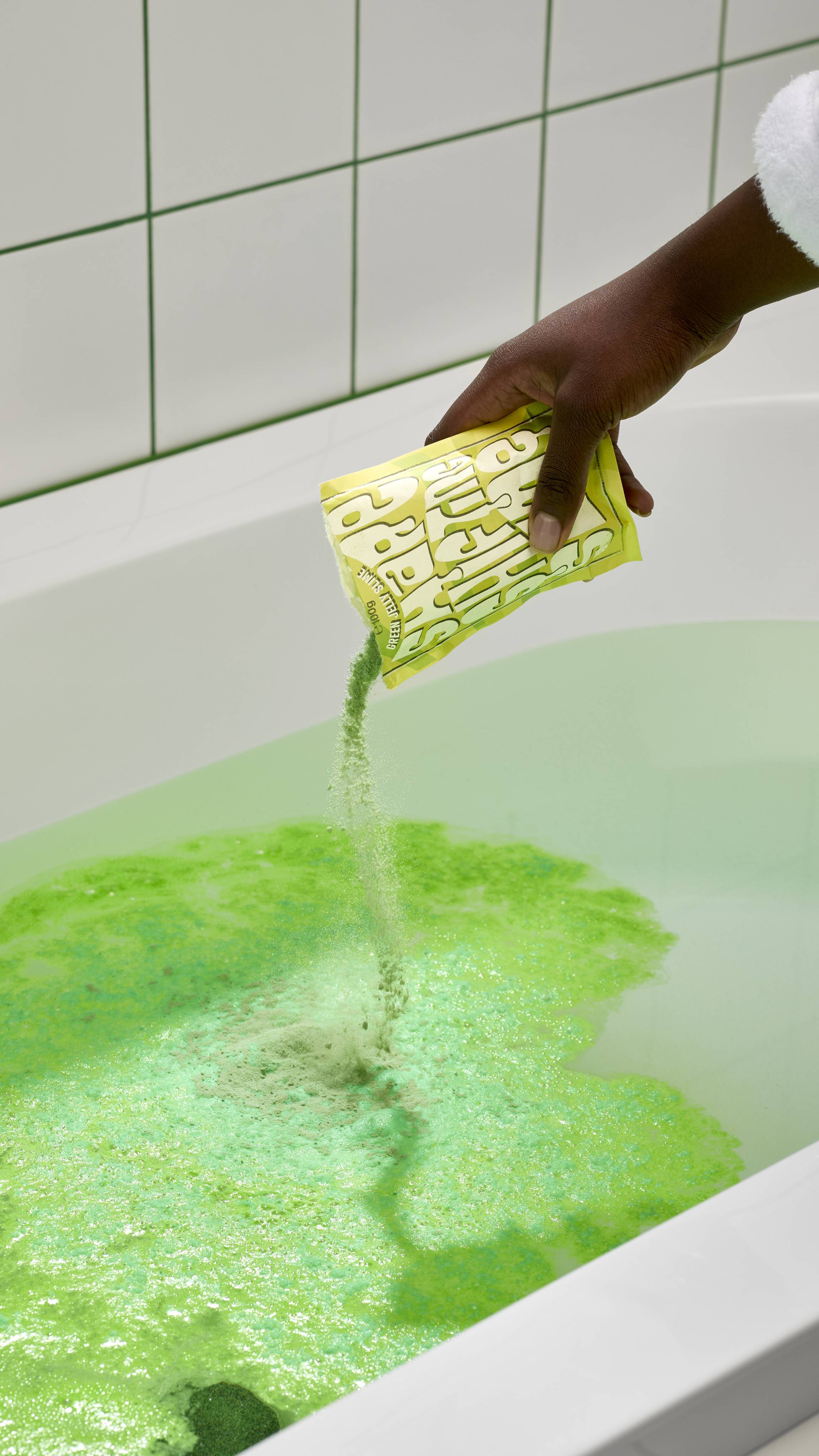 シェイプシフティングスライム ジェリーボムパウダー グリーン | LUSH