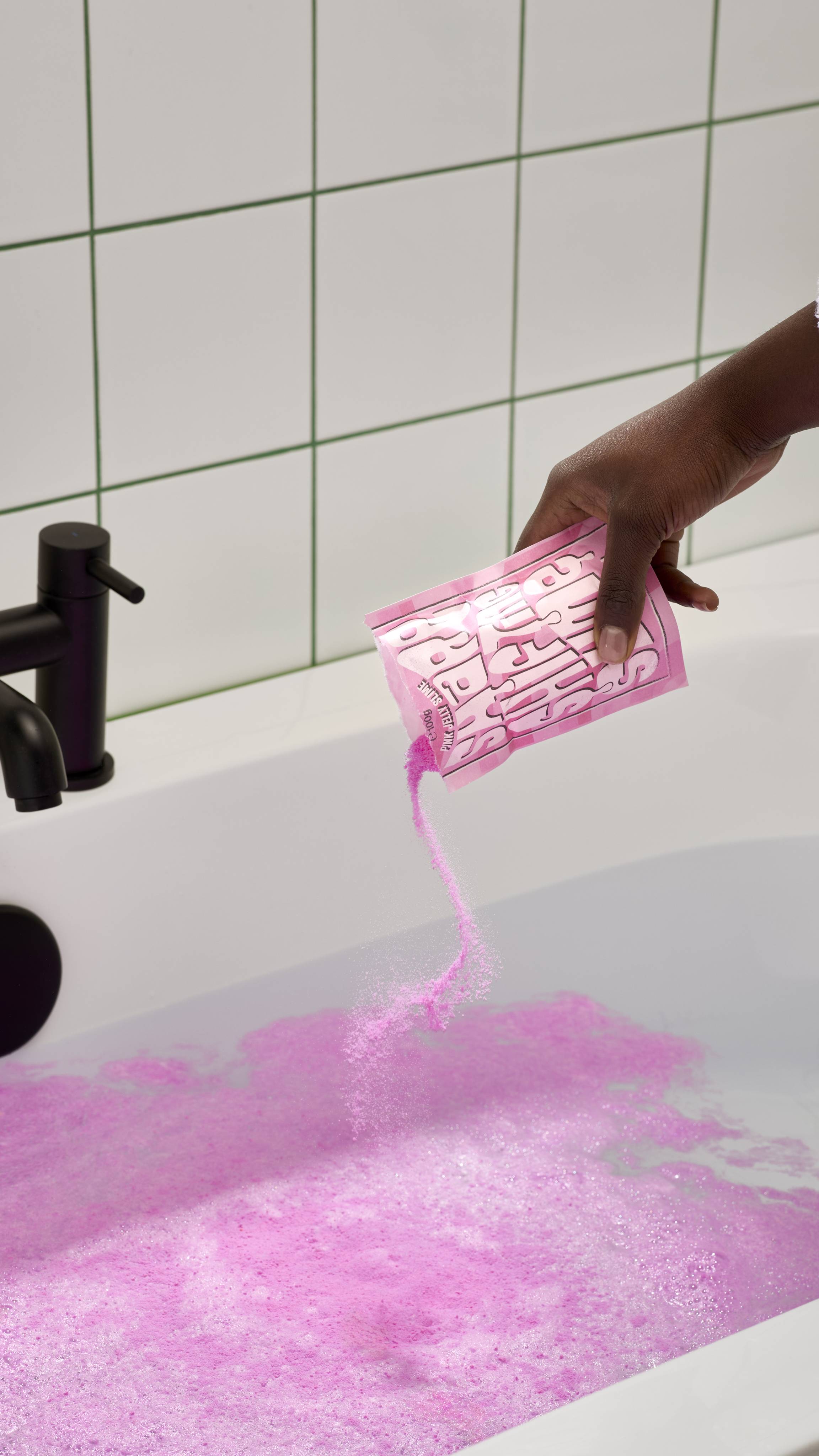 シェリーページ LUSH シェイプシフティングスライム ジェリーボムパウダー ピンク | LUSH