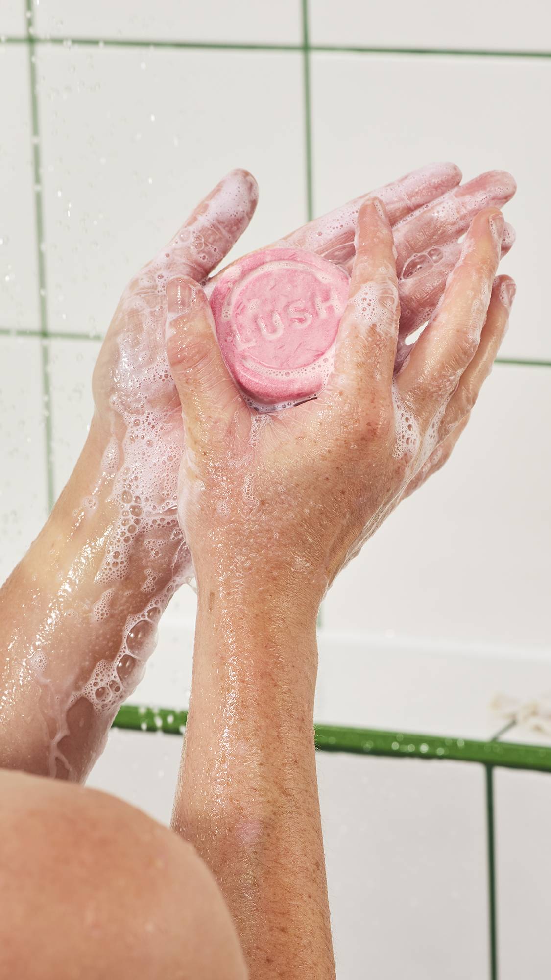 スノーフェアリー トラックルシャンプー | LUSH