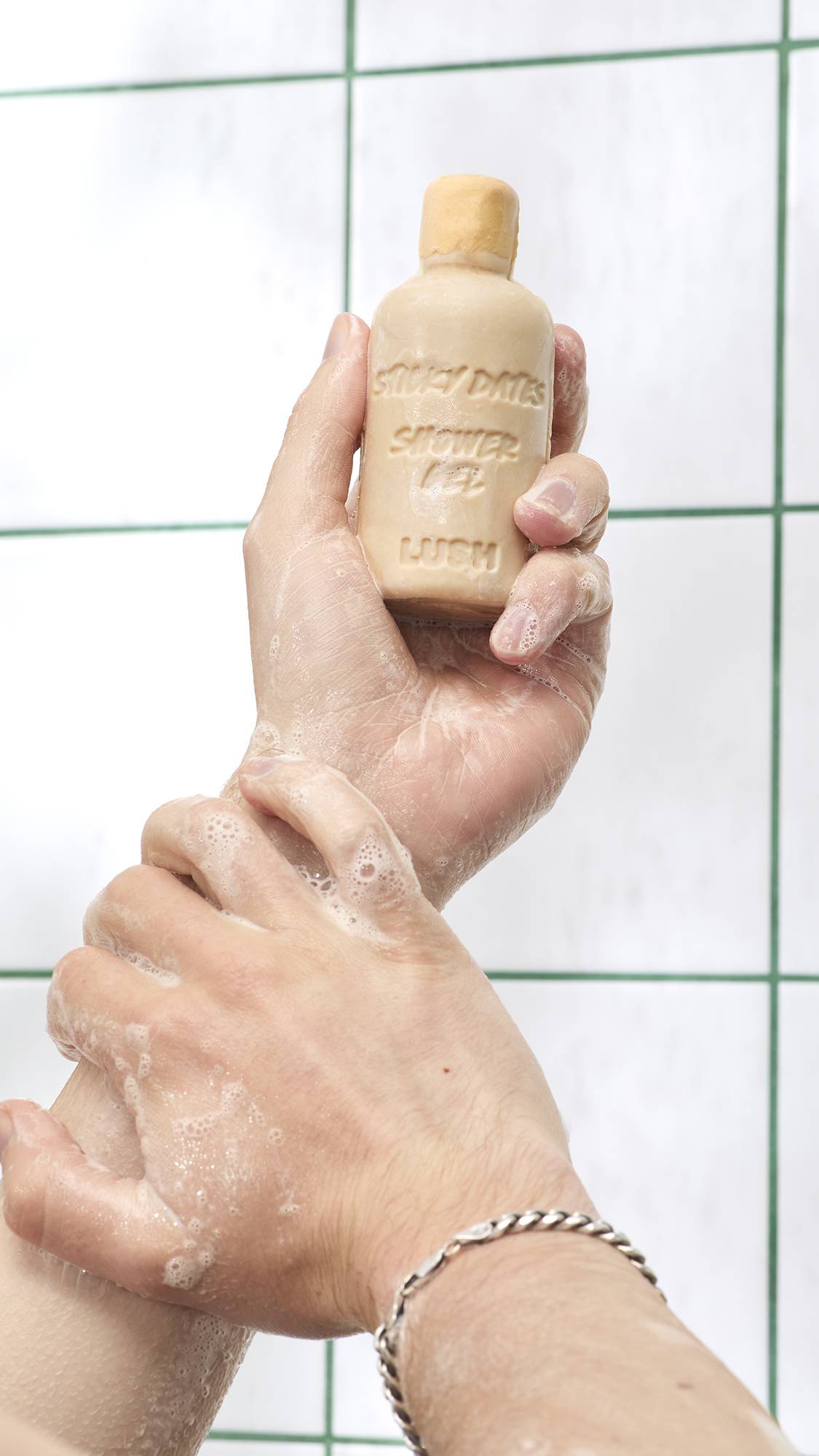 スティッキーフルーツ ネイキッド シャワージェル | LUSH
