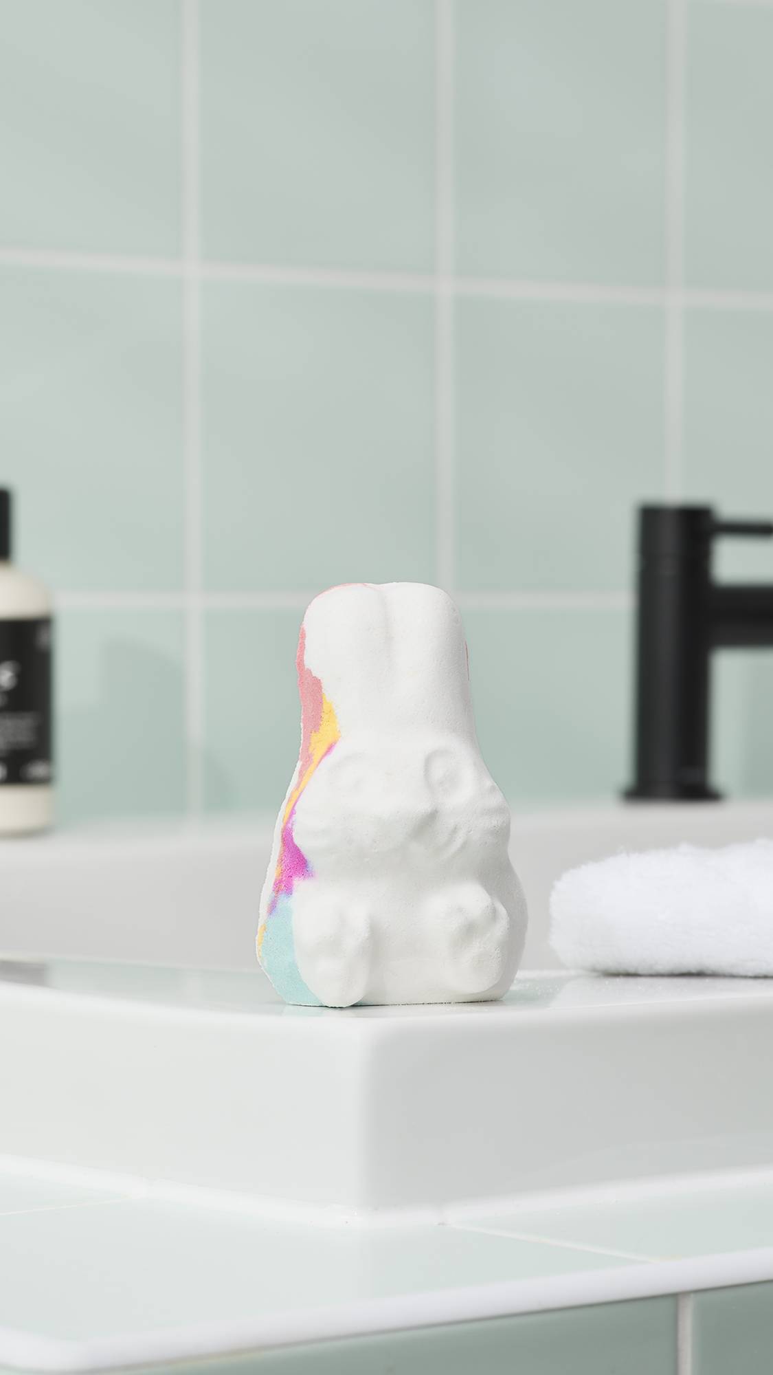 Follow The White Rabbit Bath Bomb | LUSH