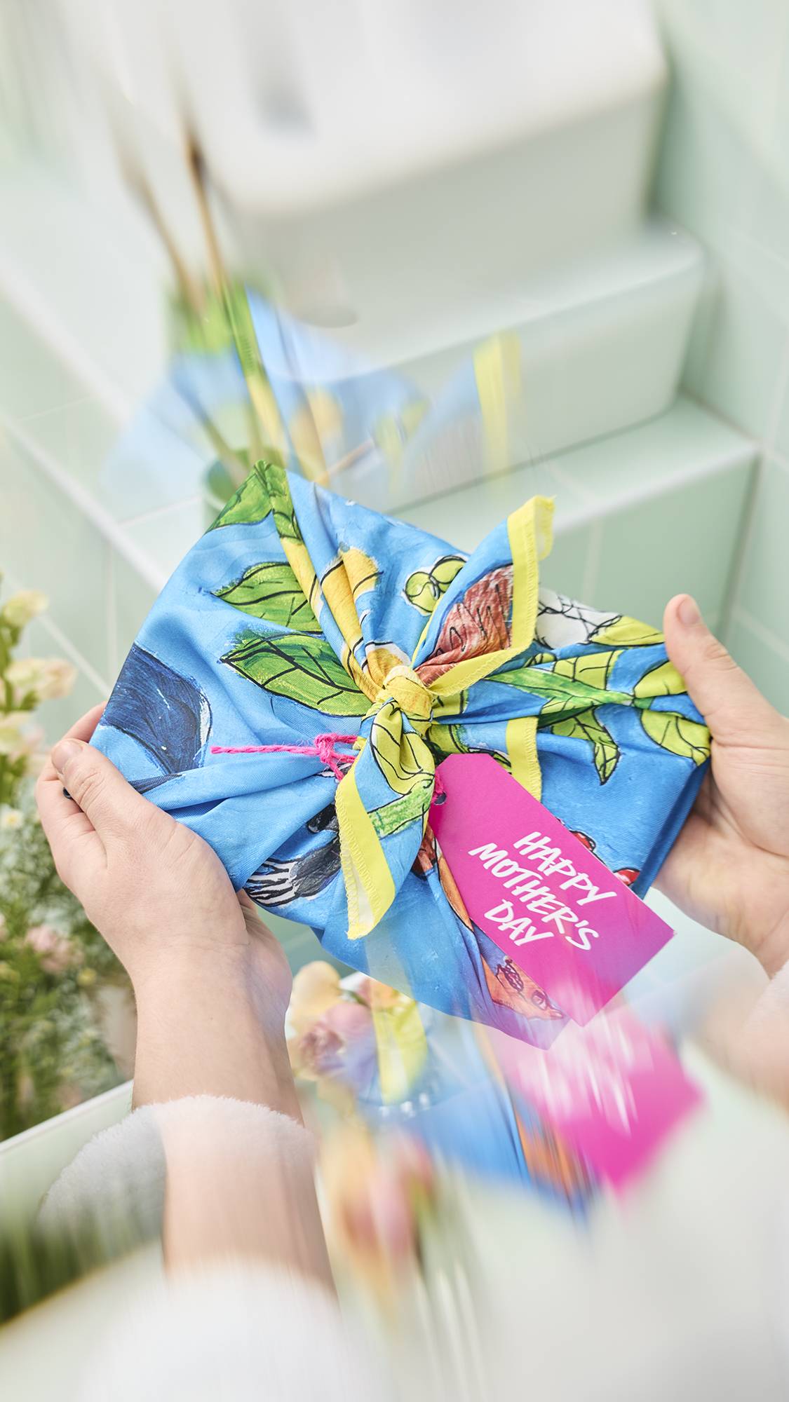 Garden Mural Knot Wrap