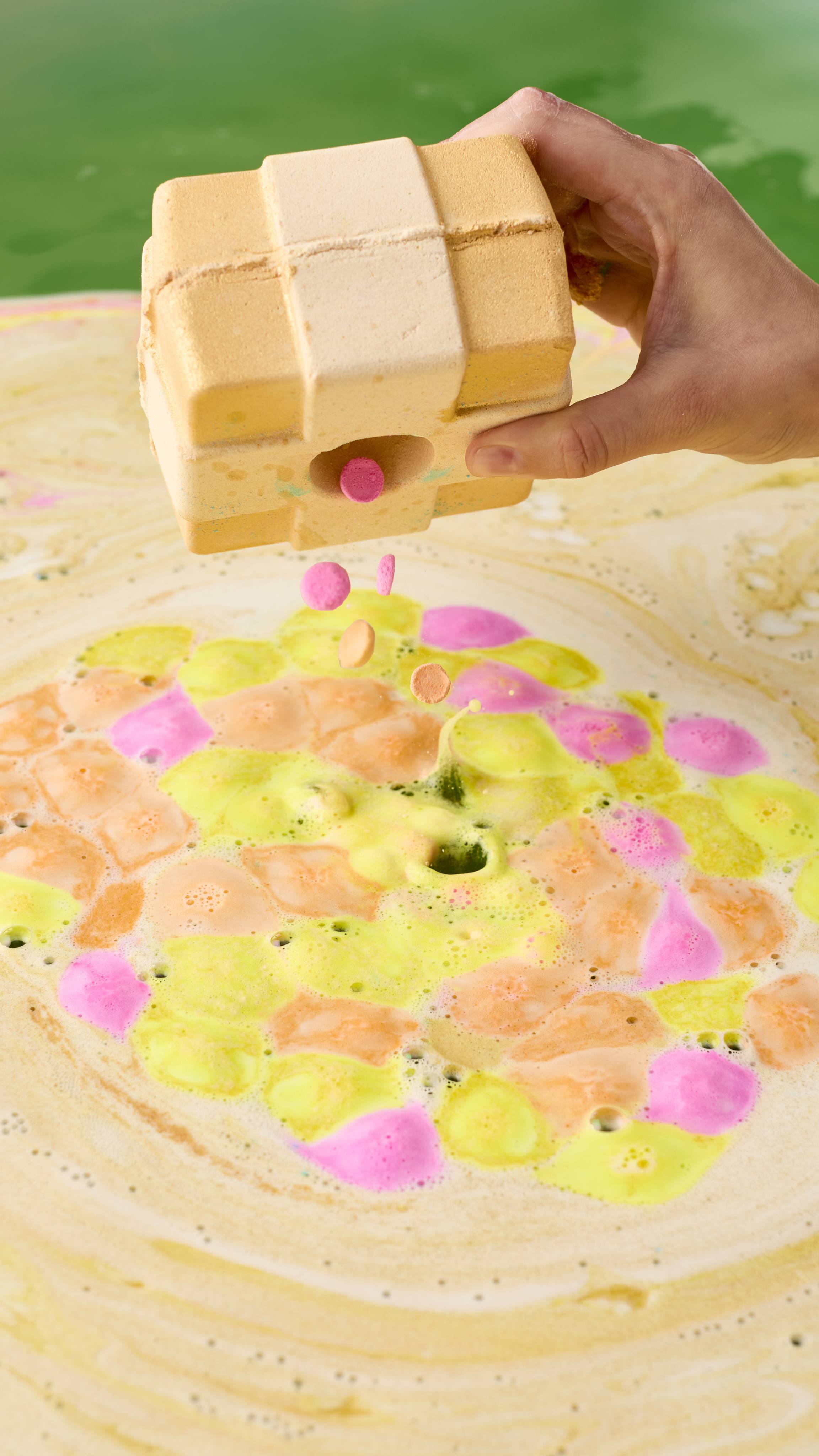 Golden Wonder Bath Bomb