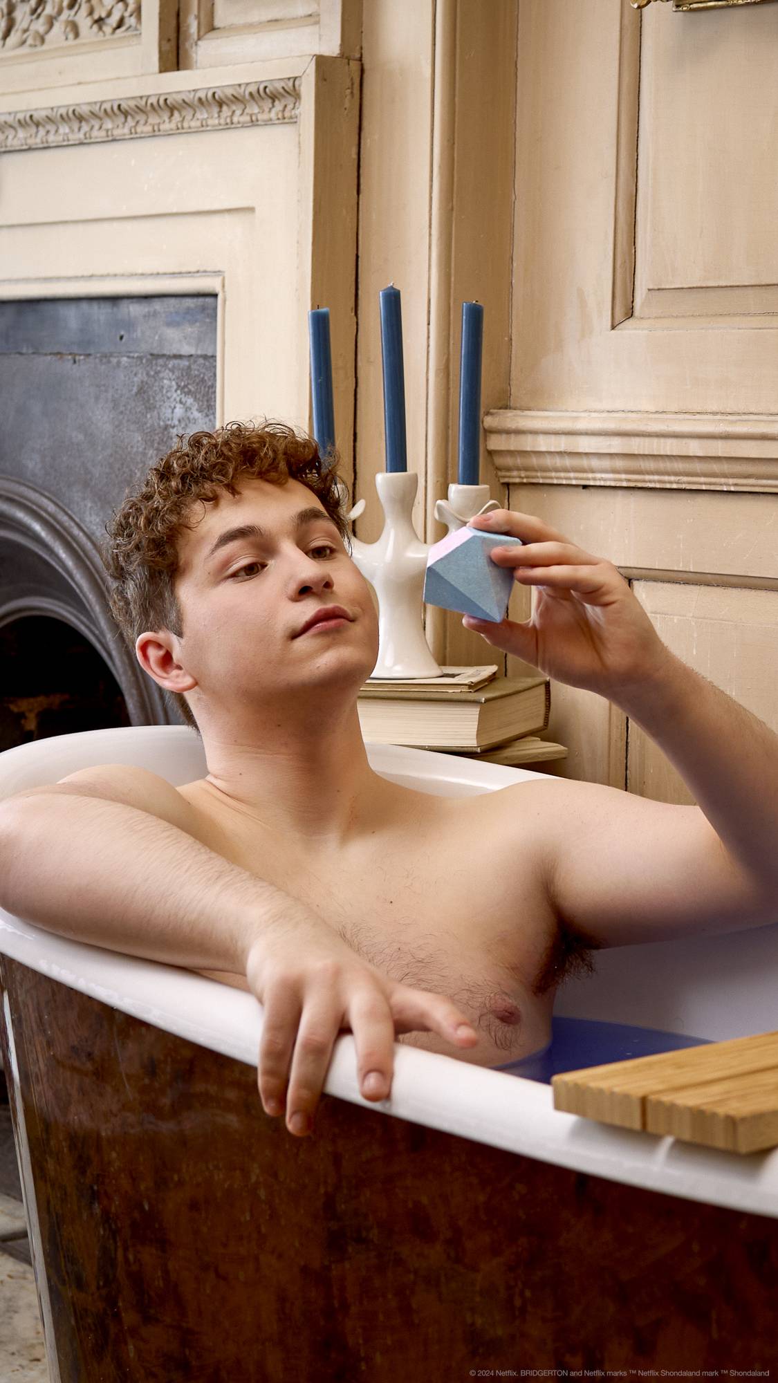 カラー・クラリティ・カラット・カット バスボム | LUSH