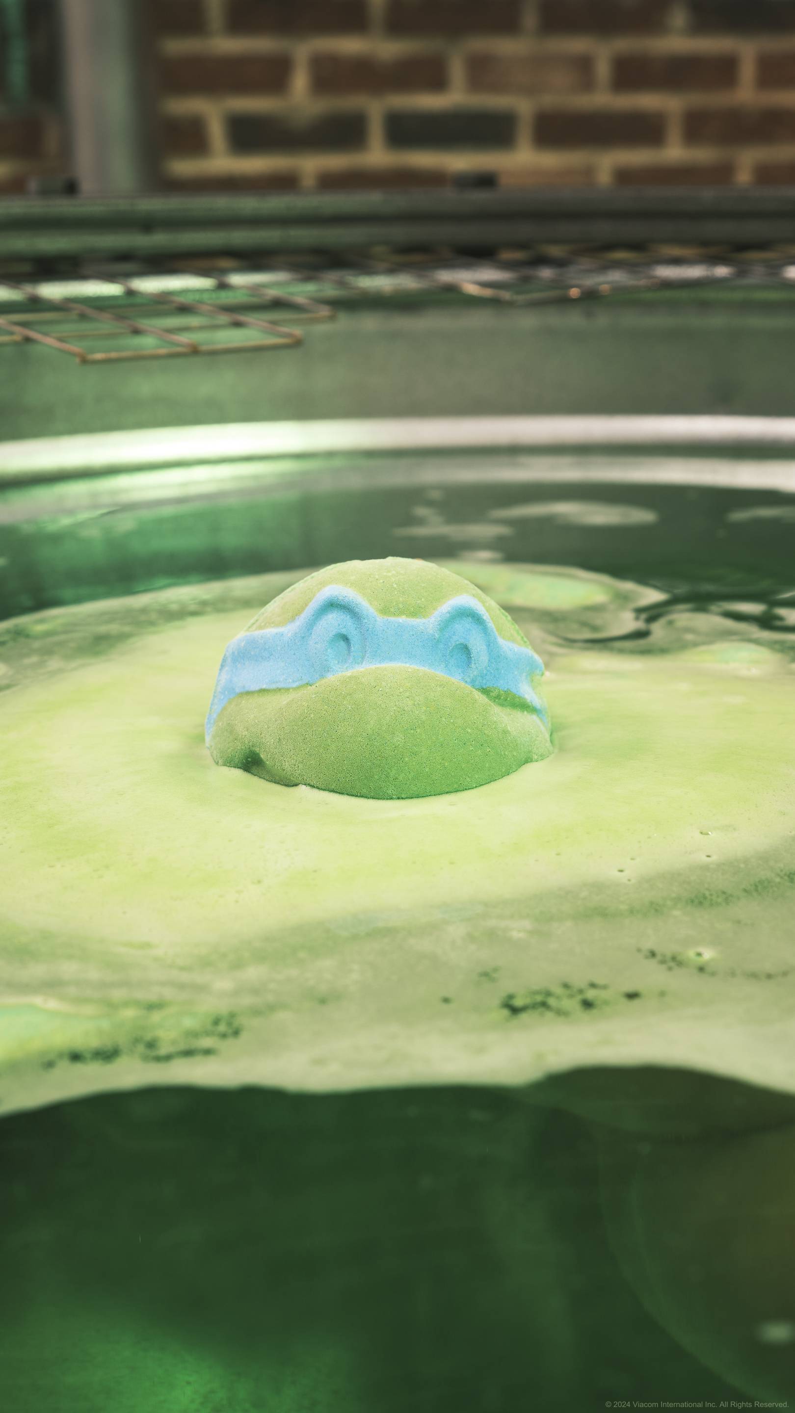 Four Brothers | Bath Bomb | LUSH