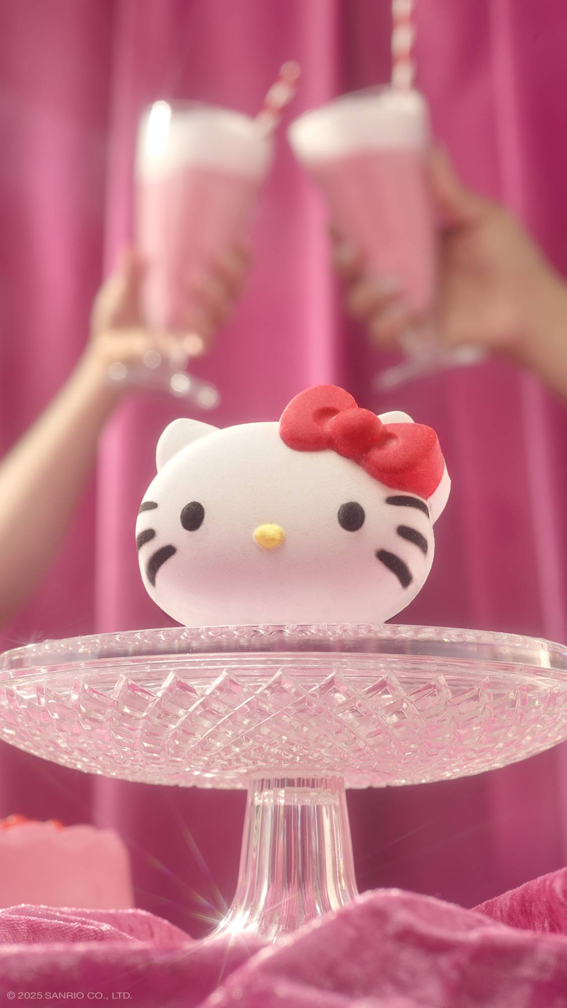 Hello Kitty | Bath Bomb | LUSH