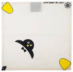 An image of LUSH | Penguin Perfume knotwrap | Geschenkverpackung Penguin Perfume knotwrap