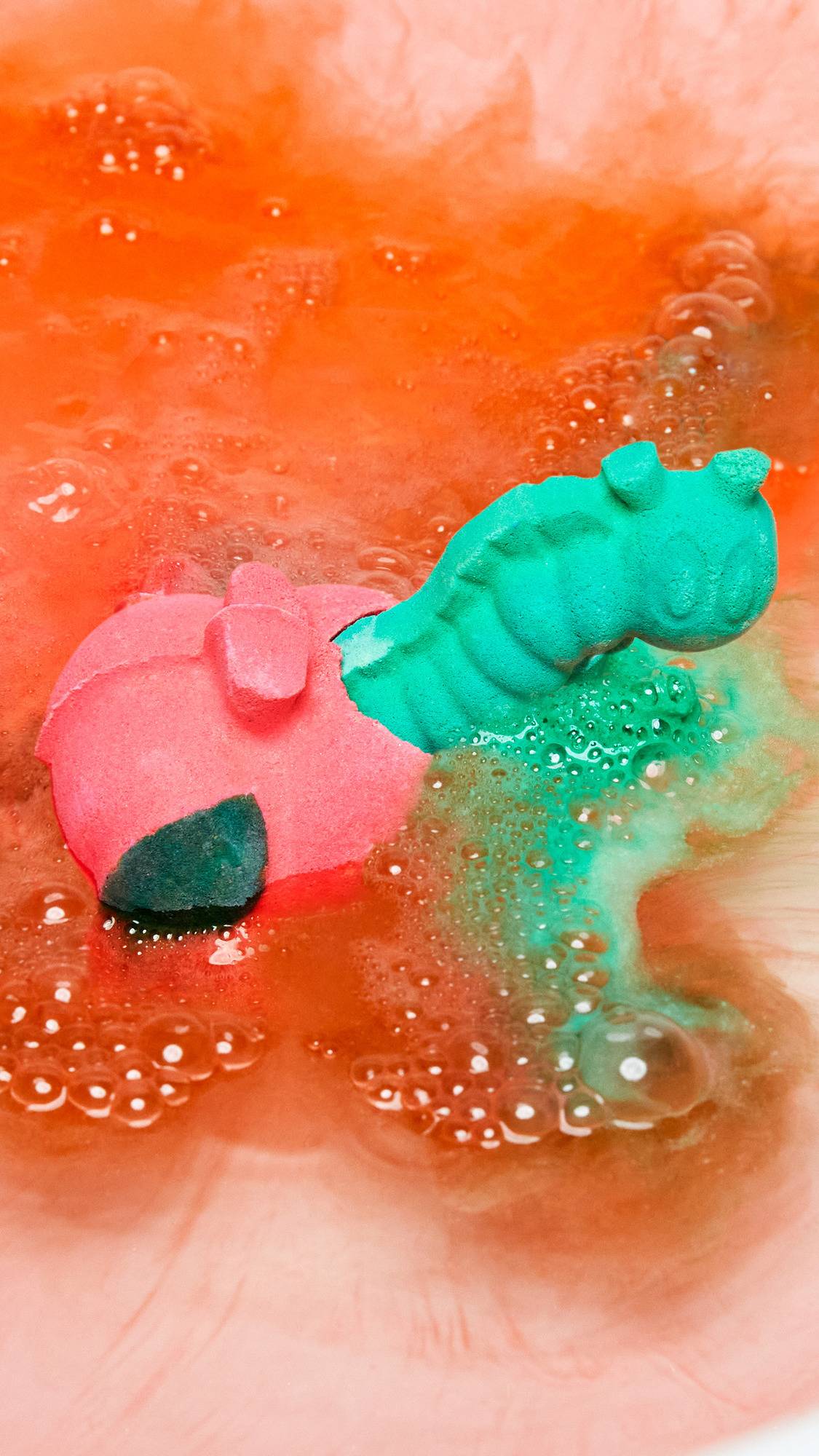 フルーツ ア デイ バスボム | LUSH