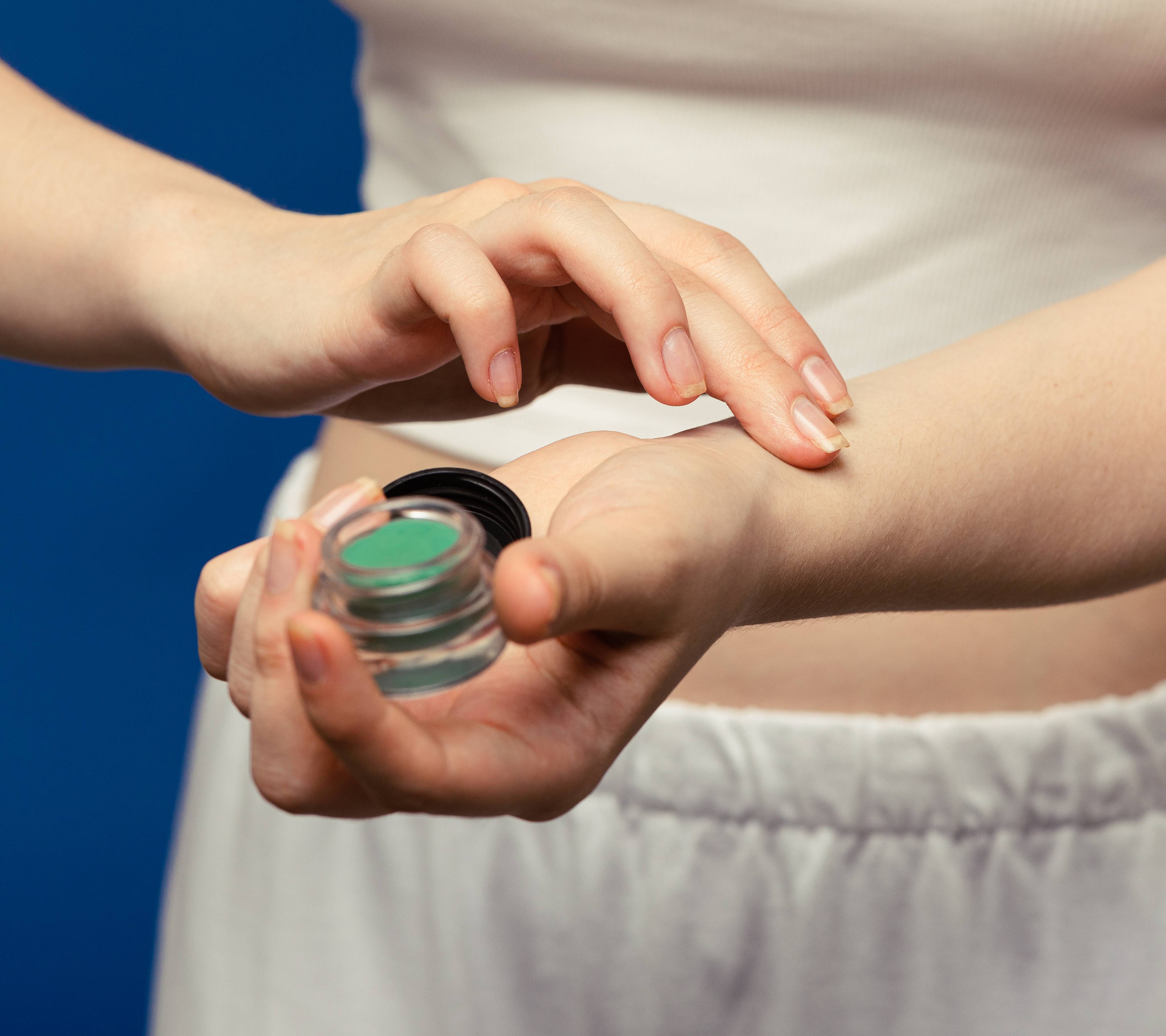 フレッシュ アズ ソリッドパフューム - LUSH（ラッシュ）公式