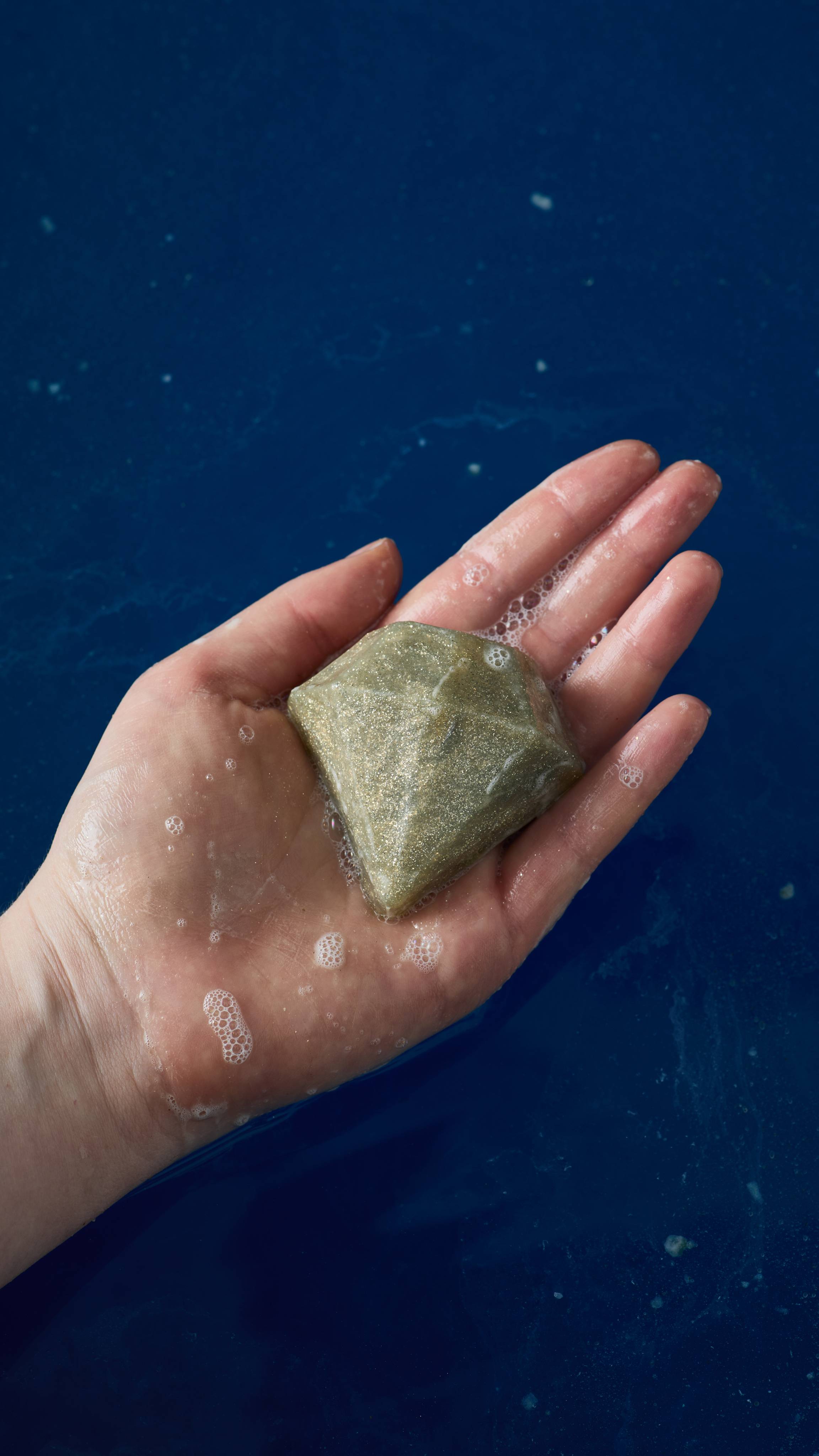 Giant Intergalactic | Bath Bomb | LUSH