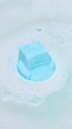ickle_bot_blue_bath_bomb_wbbd_