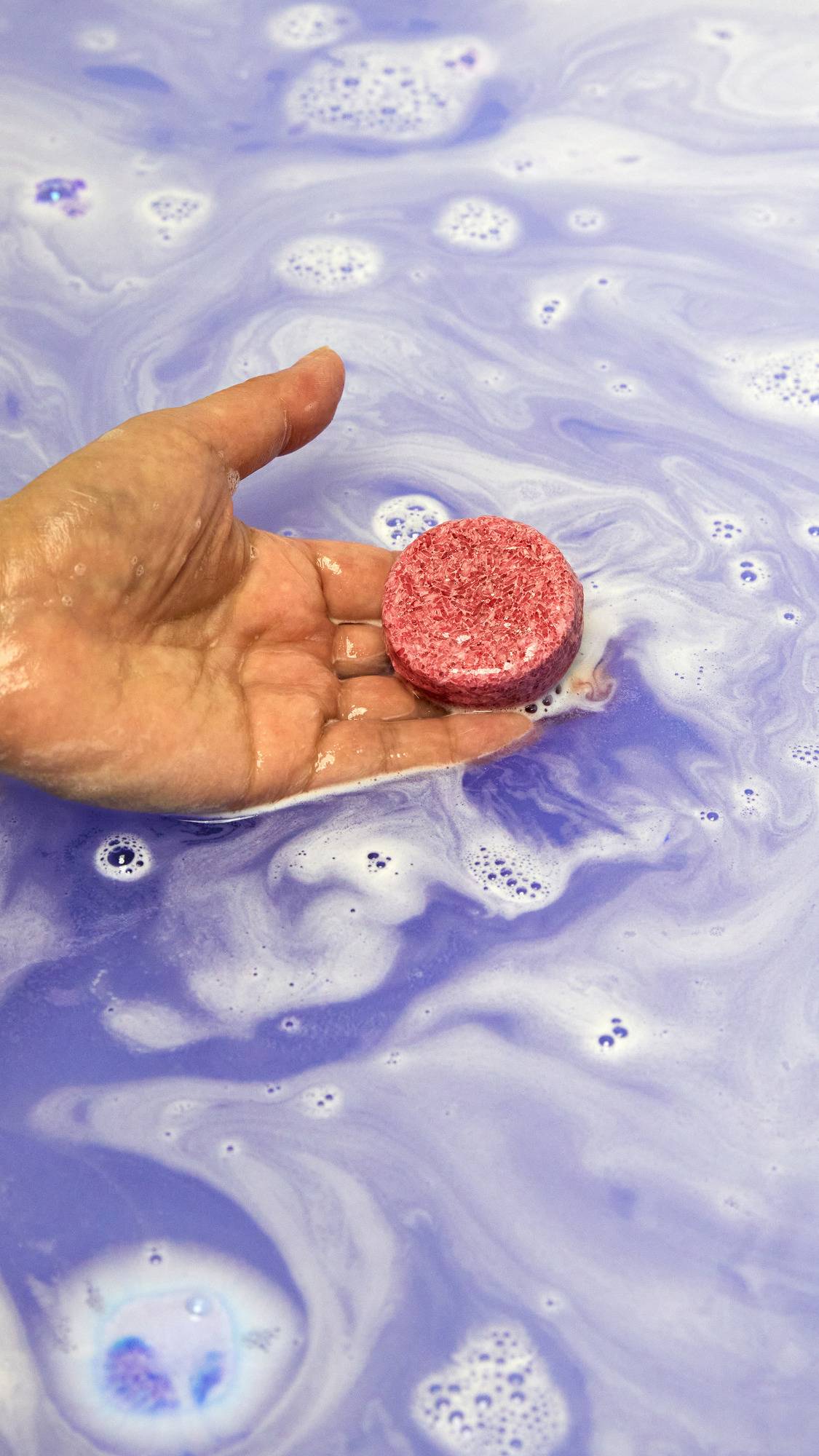 スリーピーボット ウィズシャンプーバー バスボム | LUSH
