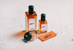 lust_ayr_perfume_hero_20196016
