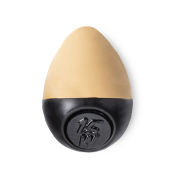 Slap Stick 15W. A medium light-warm, light-tan coloured, egg-shaped solid foundation, with a black wax base.