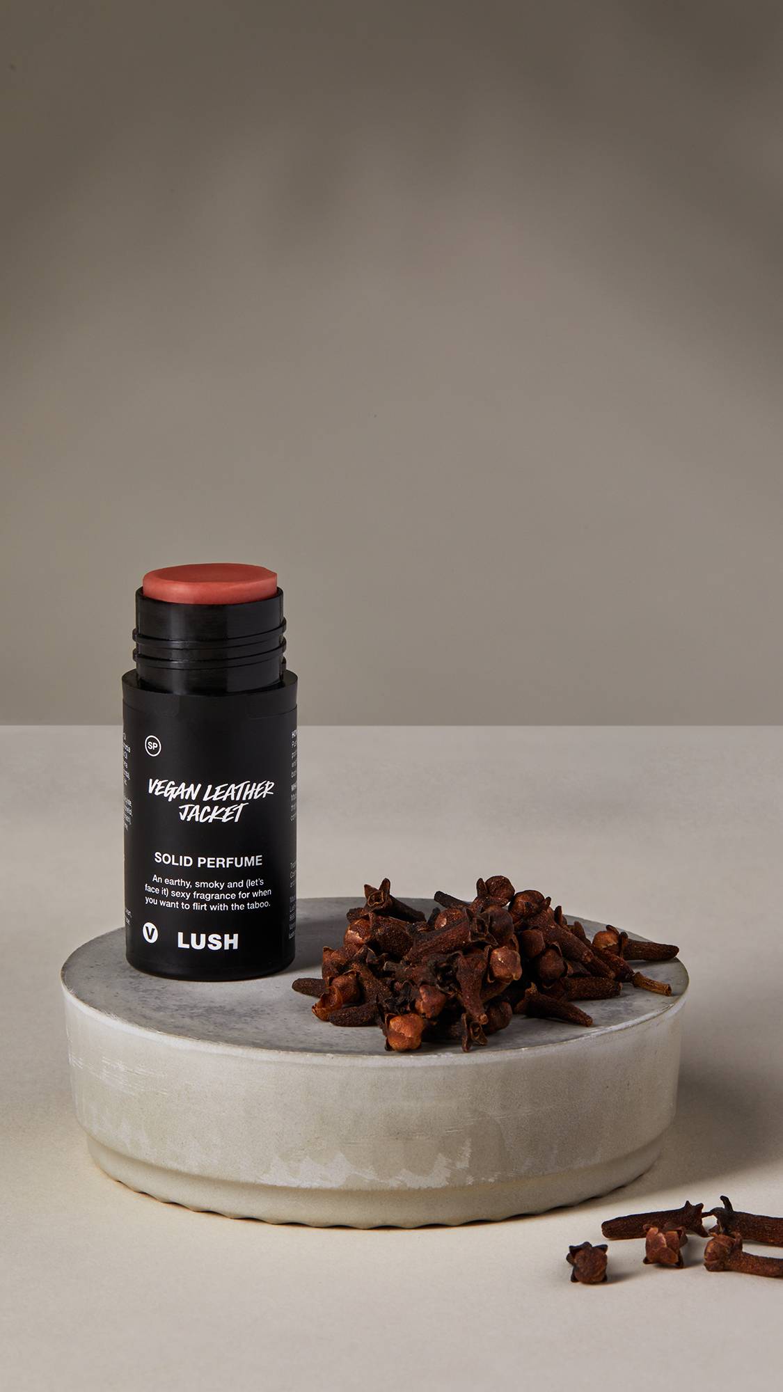 ヴィーガンレザージャケット ソリッドパフューム | LUSH